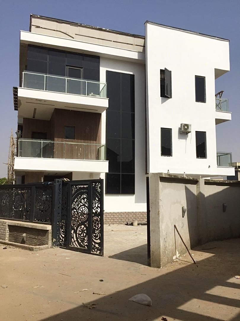 5 Bedroom Fully Detached Duplex